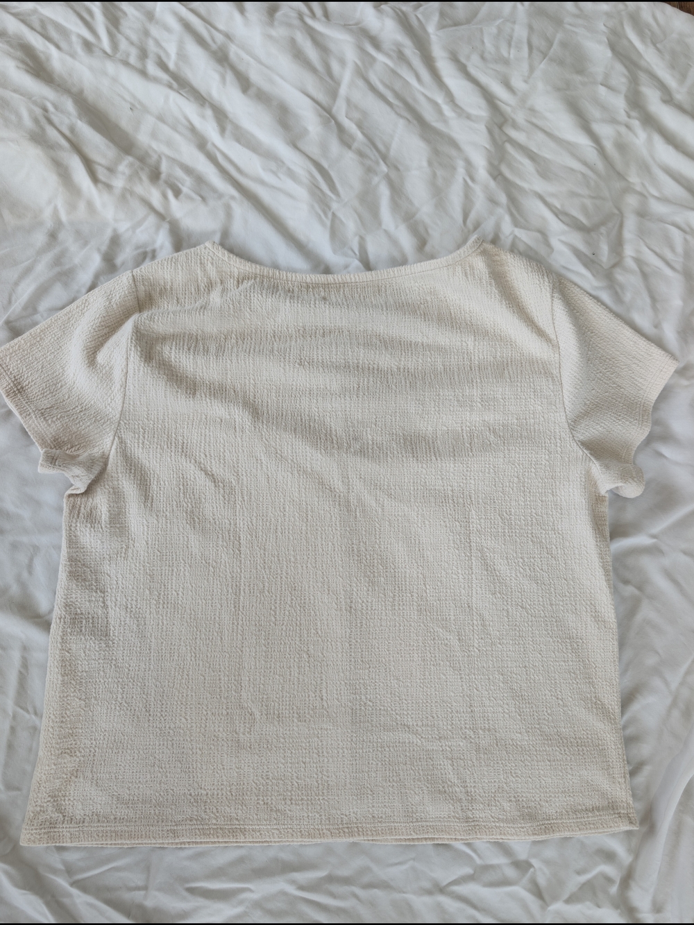 Oak + Fort Cream Textured V-Neck Women's Top - Picture 4 of 6